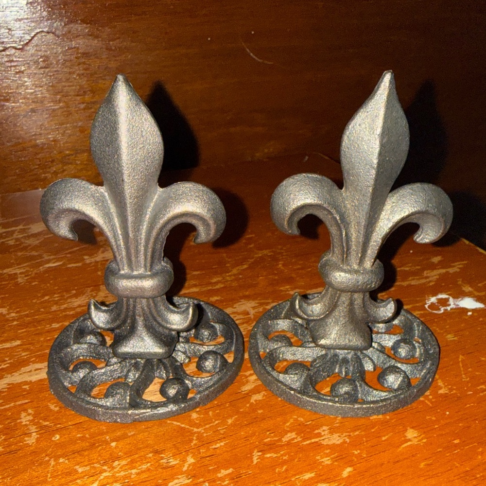 Set of 2 Fleur-de-Lis Cast Iron Paperweights by Darryl Reeves